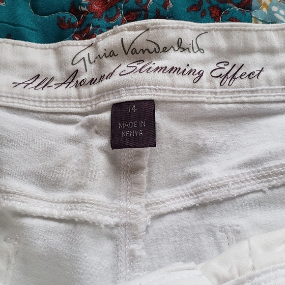 Gloria Vanderbilt Capris - Picture 2 of 4